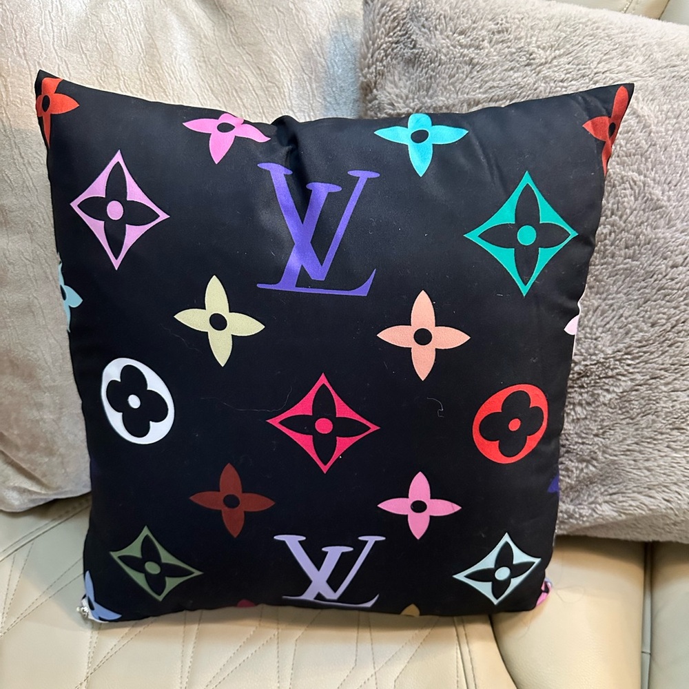 Custom made Pillows 🖤♥️ - Picture 2 of 3